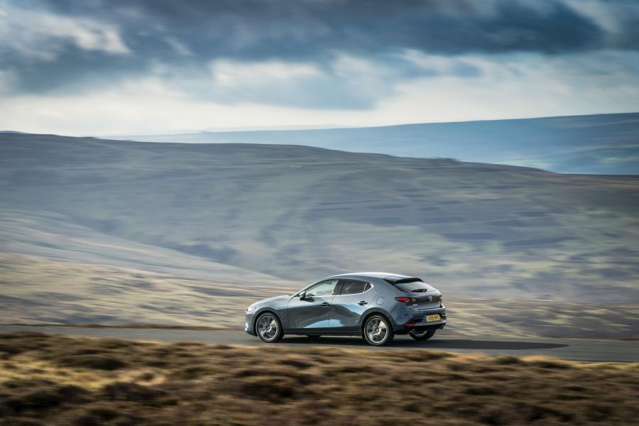  Mazda3 Skyactiv-G GT Sport Hatchback 2019 года  (UK) (фото 32 из 83)
